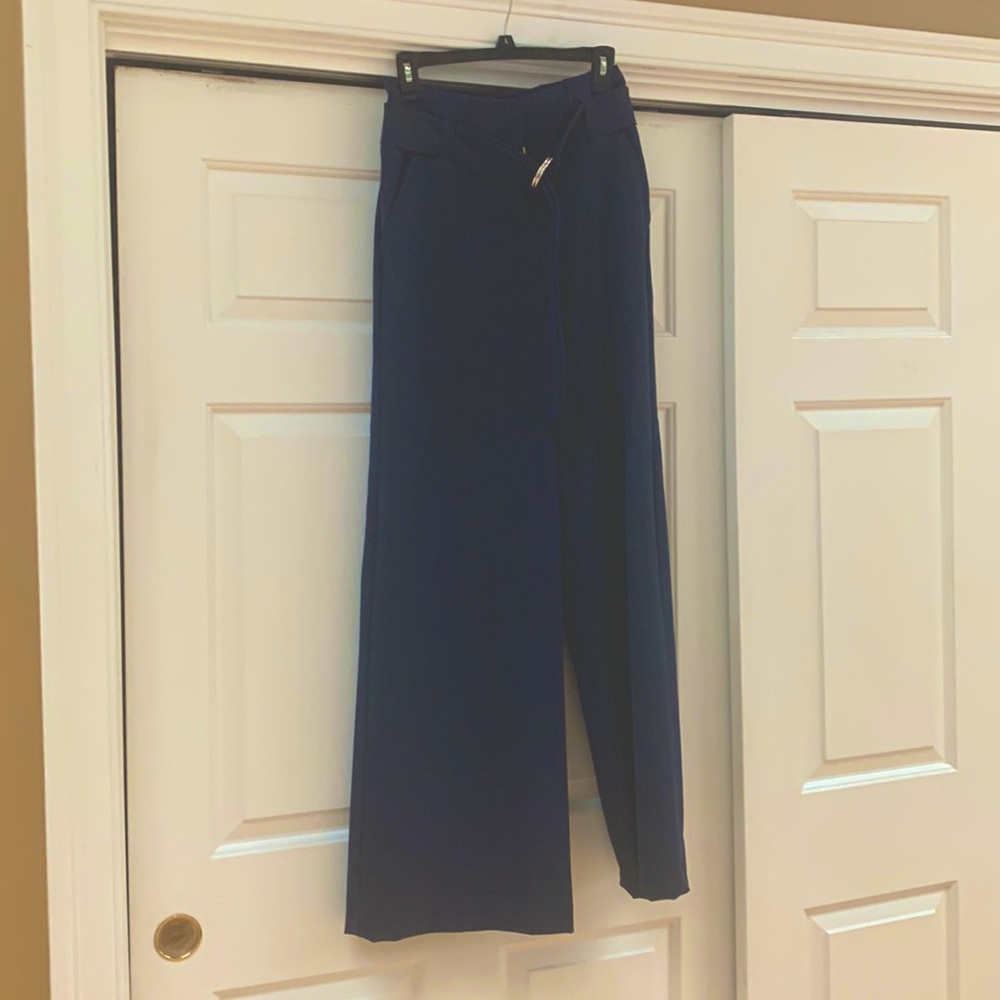 NEW YORK & CO navy blue wide leg pants size 4. Heavy material. Large pockets